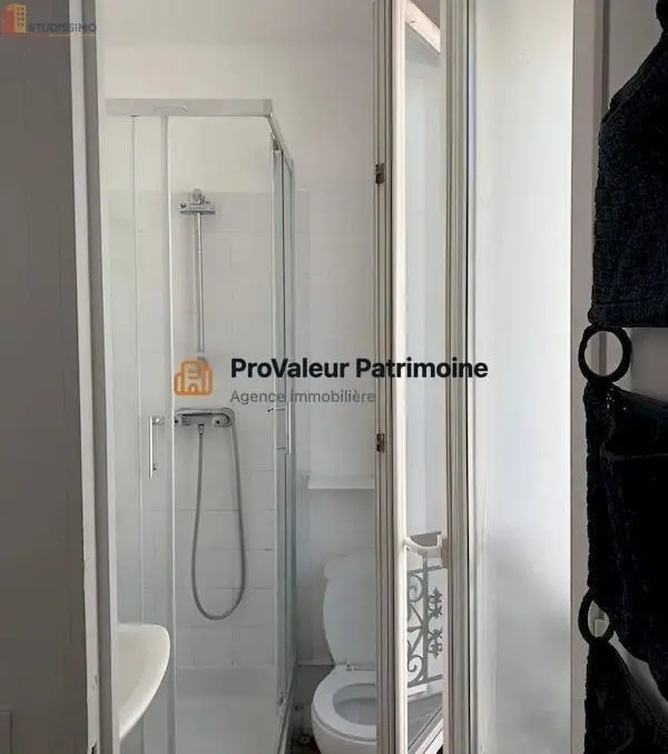 Studio meublé 21m² Paris 10e - Lumineux, dernier étage - Photo 3