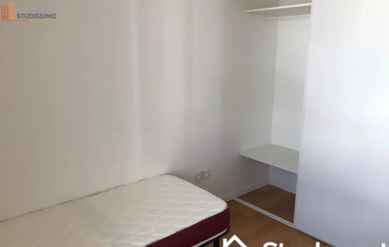 Studio meublé 11m² Paris 18e - Lumineux, vue dégagée - Photo 2