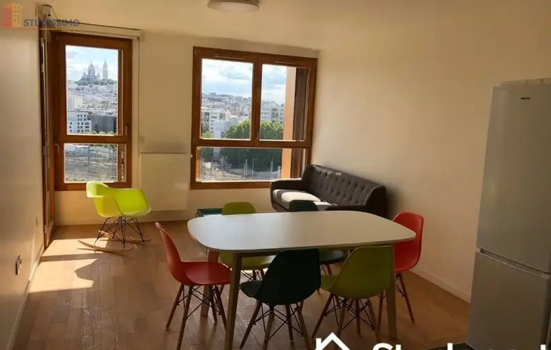 Studio meublé 11m² Paris 18e - Lumineux, vue dégagée - Photo 1