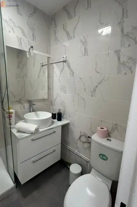 Studio meublé 24m² Paris 17e - Lumineux, étage élevé - Photo 3