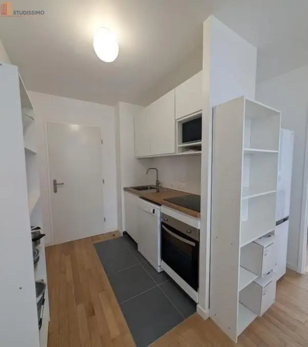 Studio meublé 12m² Paris 18e - Vue, lumineux - Photo 3