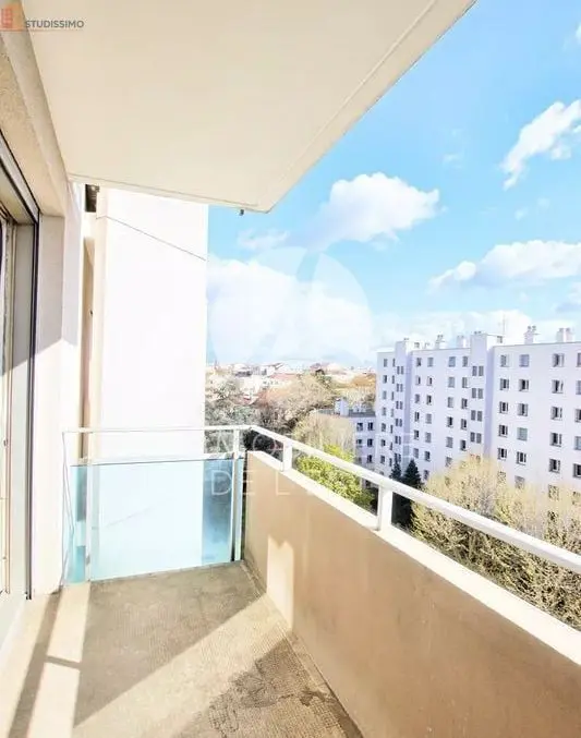 Studio meublé 26m² Lyon 8e - Étage élevé, lumineux - Photo 2
