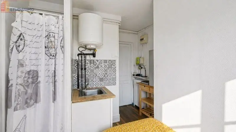 Studio meublé 9m² Paris 18e - Lumineux, vue dégagée - Photo 5