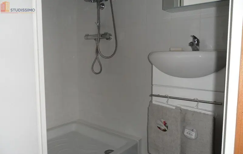 Studio meublé 12m² Paris 18e - Proche métro Porte de Saint-Ouen - Photo 2