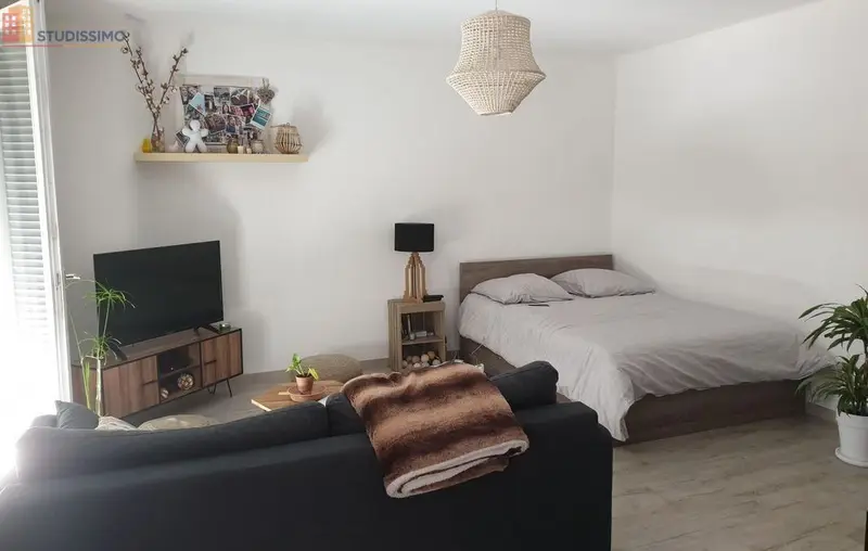 Studio 35m² Lyon 8e Monplaisir - Garage fermé, dernier étage - Photo 1
