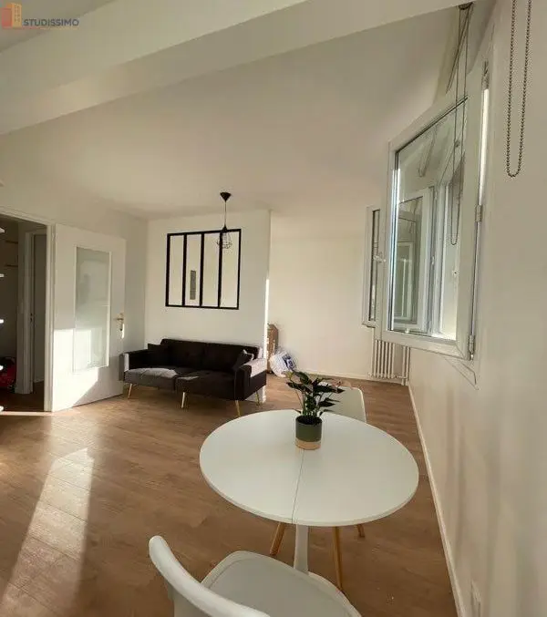 Studio meublé 29m² Paris 18e - Lumineux, 5e étage - Photo 2