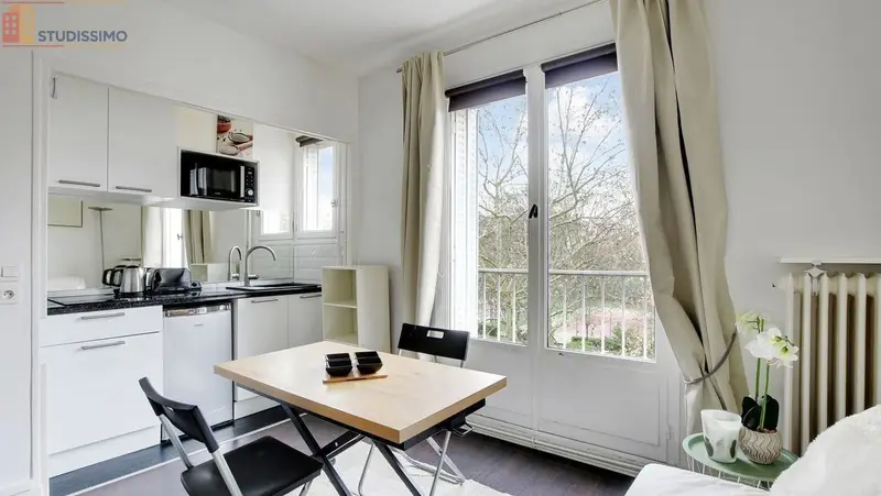 Studio meublé 23m² Paris 16e Porte Dauphine - Lumineux, vue dégagée - Photo 2
