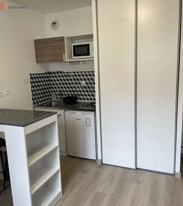 Studio meublé 18m² Lyon 8e - Étage élevé, lumineux - Photo 2