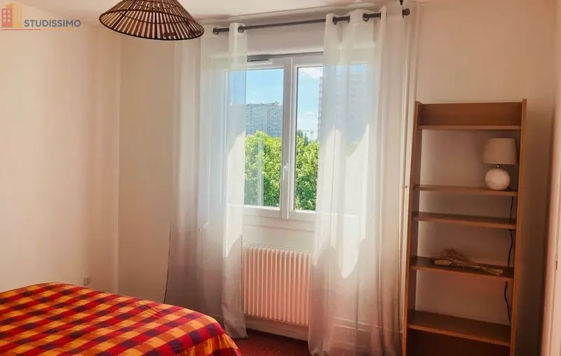 Studio meublé 87m² Villeurbanne - Parking fermé, proche La Doua - Photo 3