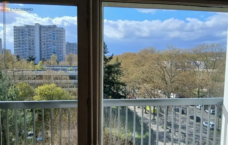 Studio meublé 87m² Villeurbanne - Parking fermé, proche La Doua - Photo 2