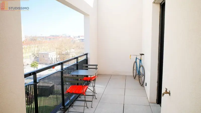 Studio meublé 30m² Lyon 7e - Dernier étage, terrasse 13m² - Photo 1