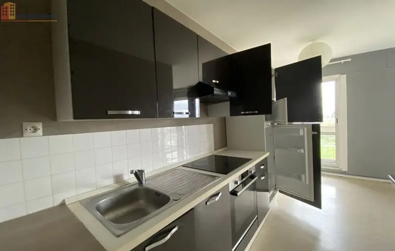 Studio 44m² Cholet - Dernier étage, lumineux - Photo 5