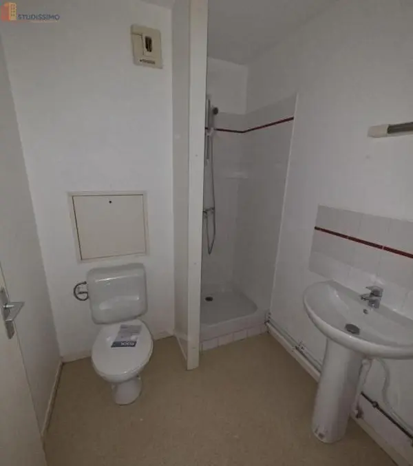 Studio 32m² Angers 49100 - Étage 2, DPE C - Photo 3