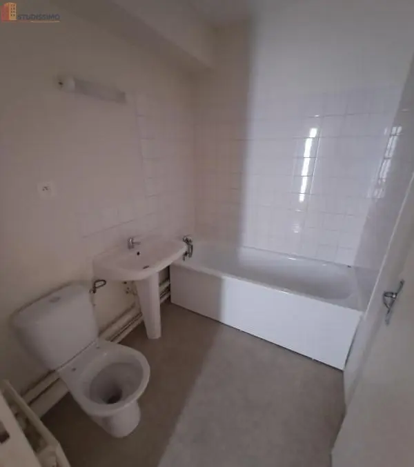 Studio 30m² Angers 49000 - DPE C, 1er étage - Photo 1