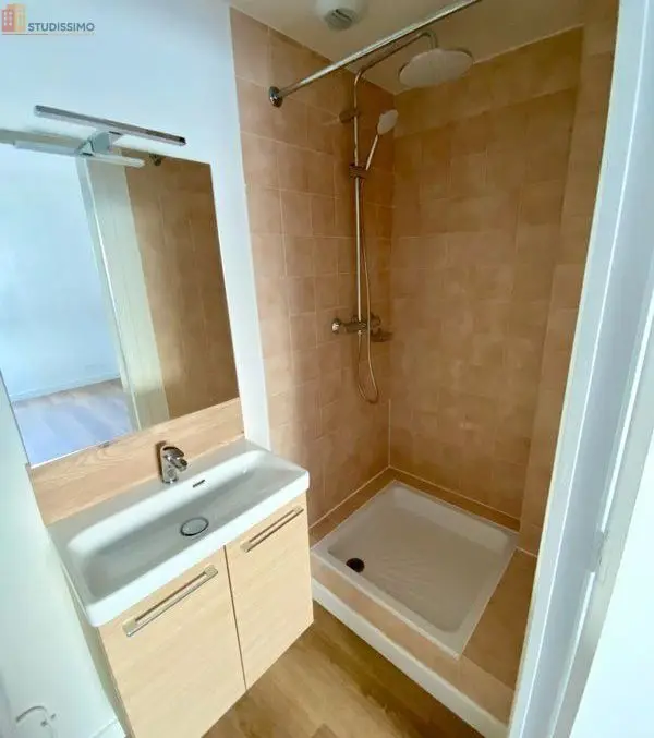 Studio 25m² Angers 49100 - Dernier étage, DPE C - Photo 1