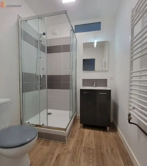 Studio 82m² Cholet 49300 - Étage élevé, DPE D - Photo 1