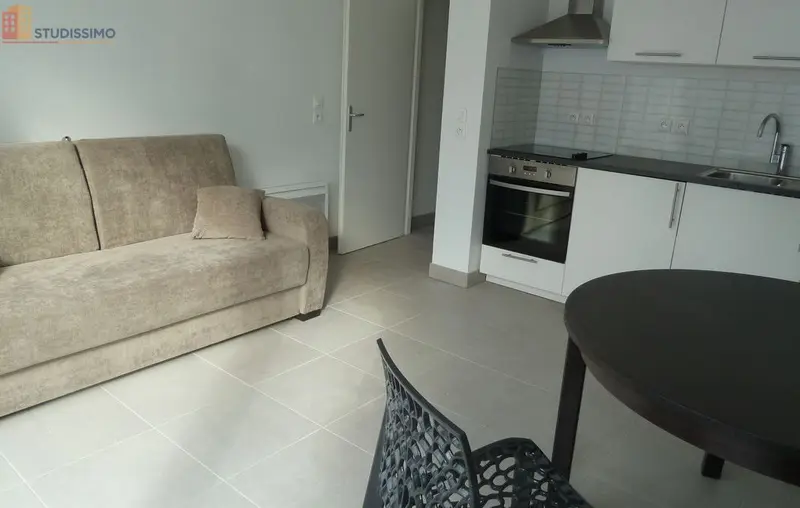 Studio 28m² Reims centre - Balcon, parking - Photo 2