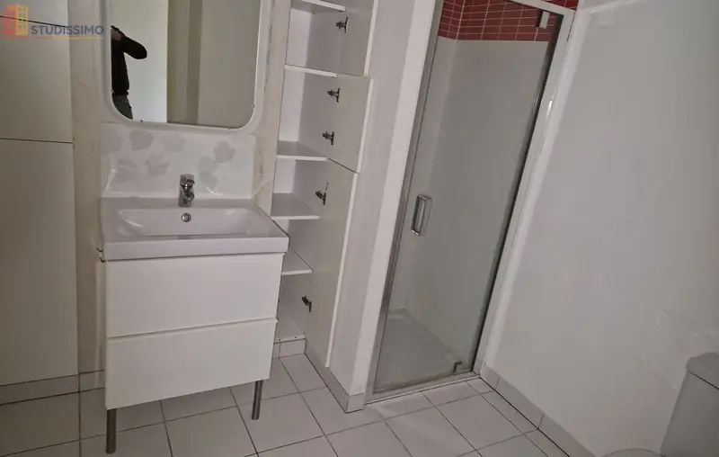 Studio 28m² Reims centre - Balcon, parking - Photo 1