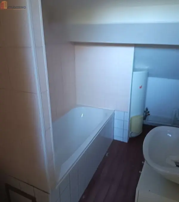 Studio 15m² Reims 51100 - À rénover, 1er étage - Photo 1