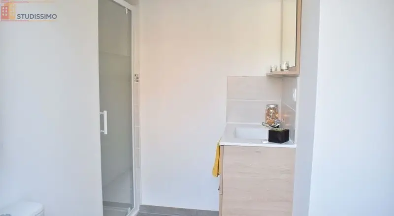 Studio 29m² Fontenay-le-Fleury - Meublé, jardin proche gare - Photo 2