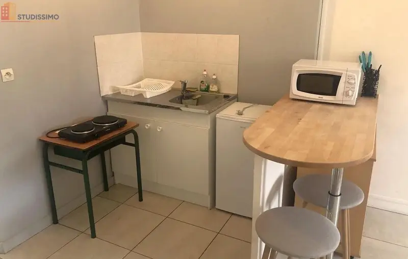 Studio meublé 25m² Thouars - Meublé, 2e étage - Photo 2