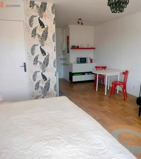 Studio meublé 27m² Niort - Balcon, parking - Photo 7