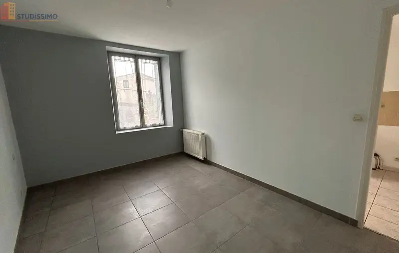 Studio 54m² Thouars 79100 - Photo 1
