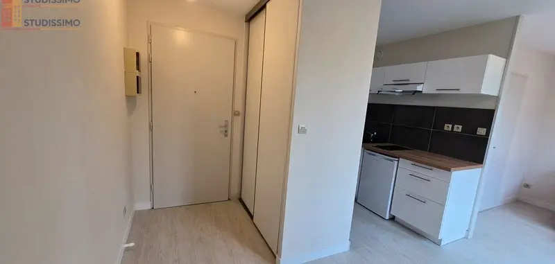 Studio meublé 22m² Niort - Entièrement rénové, parking - Photo 2