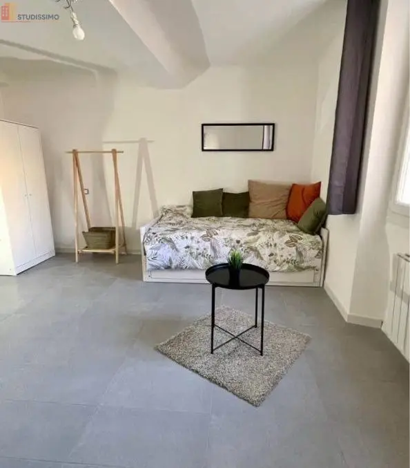Studio meublé 25m² Cuers - Rénové, équipé - Photo 2