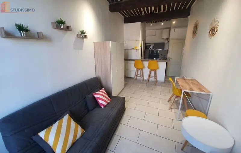 Studio meublé 22m² Toulon 83000 - Vue dégagée, proche port - Photo 2