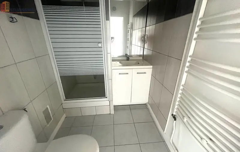 Studio 32m² Clermont-Ferrand 63100 - Parking, vue Montjuzet - Photo 1
