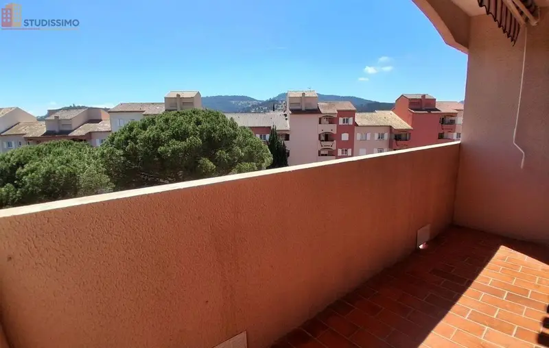 Studio 22m² Hyères 83400 - Dernier étage, lumineux - Photo 1