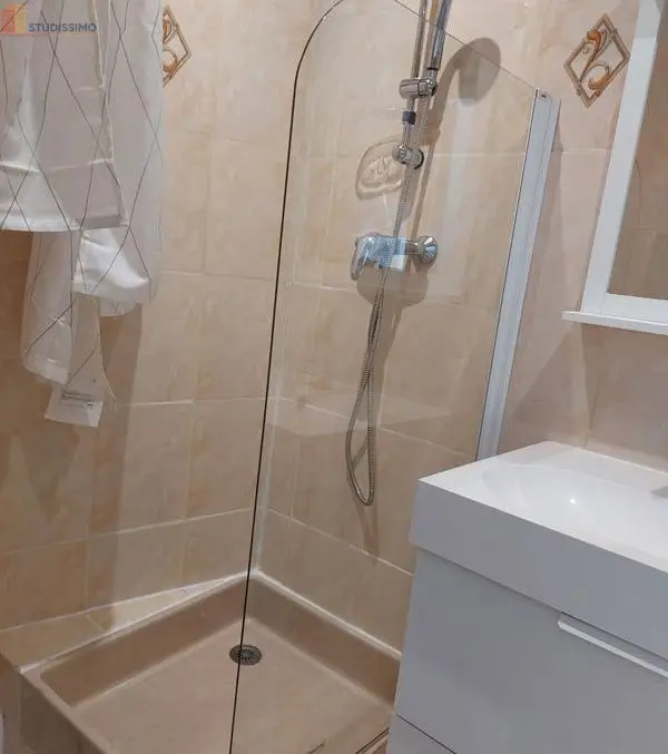 Studio meublé 17m² Solliès-Pont 83210 - Meublé, disponible - Photo 1