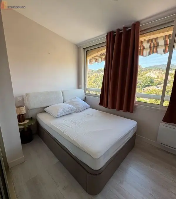 Studio meublé 21m² Sainte-Maxime - Bon état, dernier étage - Photo 7