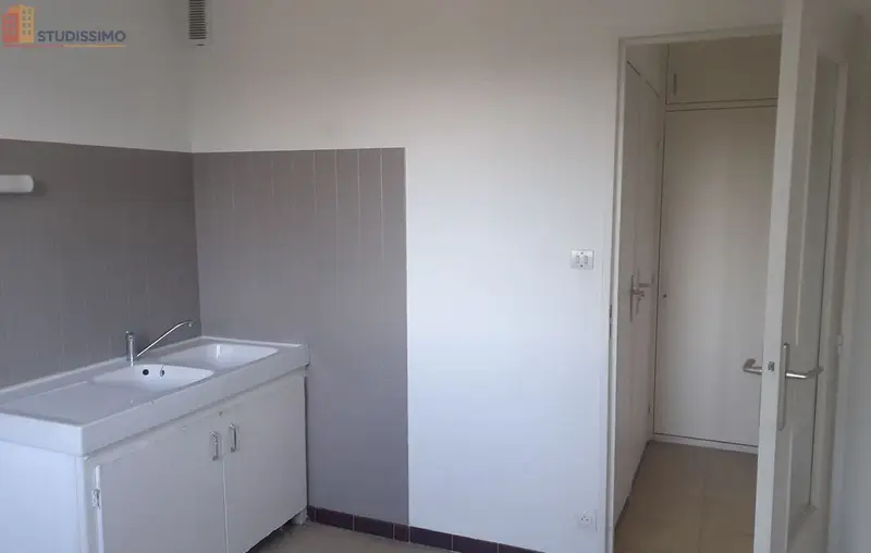 Studio 29m² La Seyne-sur-Mer - Cave, lumineux - Photo 3