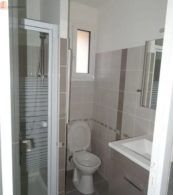 Studio 2m² Camaret-sur-Aigues - C, étage 1/2 - Photo 2
