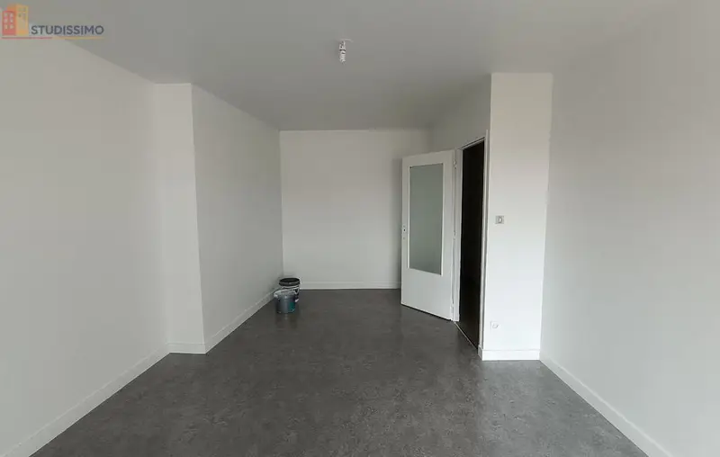 Studio 40m² La Roche-sur-Yon - Lumineux, 3ème étage - Photo 6