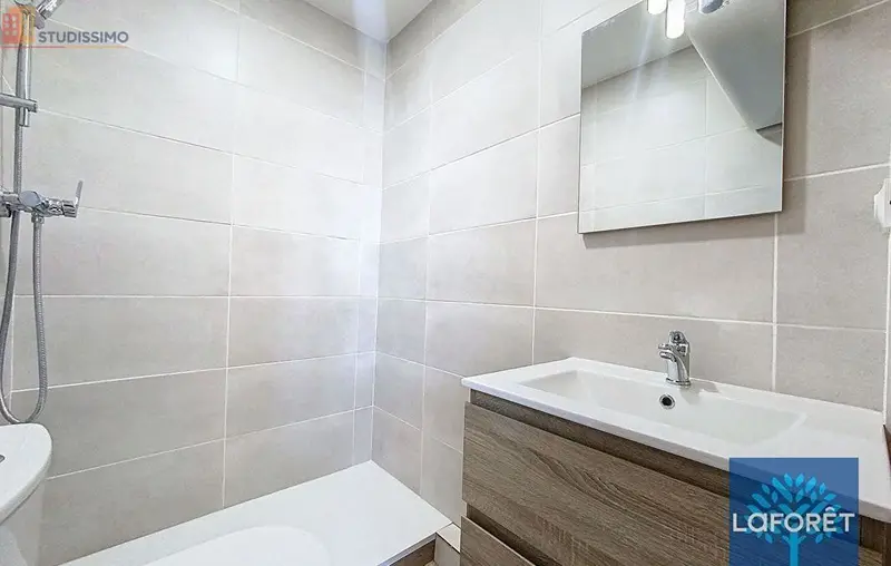 Studio meublé 19m² La Roche-sur-Yon - Meublé, 2e étage - Photo 2