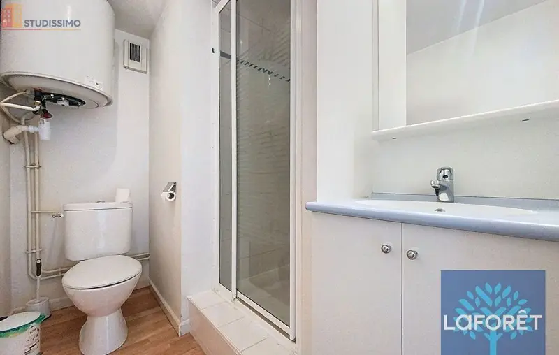 Studio meublé 18m² La Roche-sur-Yon - Dernier étage, lumineux - Photo 2