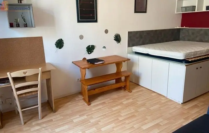 Studio meublé 20m² Fontenay-le-Comte - Meublé, 2e étage - Photo 3