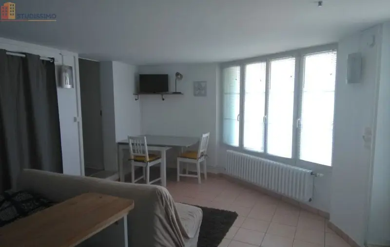 Studio 24m² Pouzauges - Meublé, DPE C - Photo 2