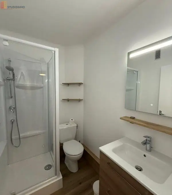 Studio meublé 25m² La Roche-sur-Yon - Rénové, dernier étage - Photo 3