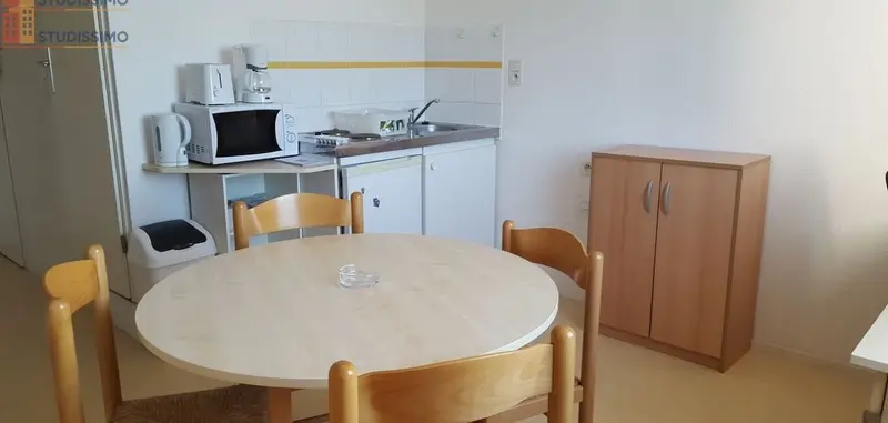 Studio meublé 25m² Chasseneuil-du-Poitou - Coin chambre, 3e étage - Photo 1