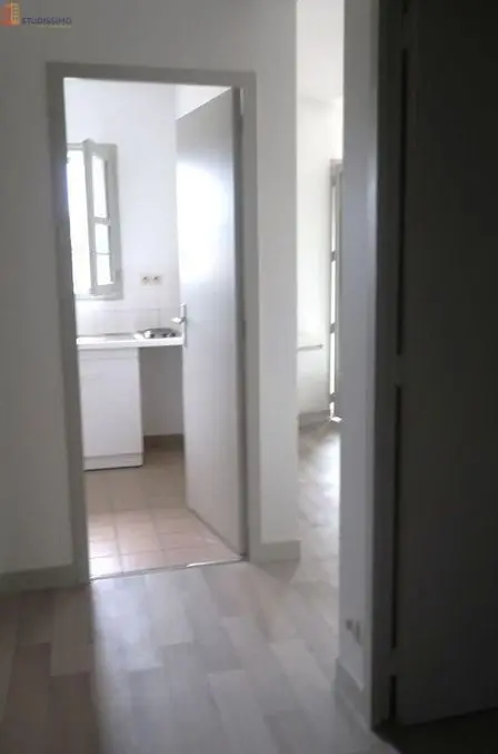 Studio 34m² Scorbé-Clairvaux - 1 pièce, lumineux - Photo 10