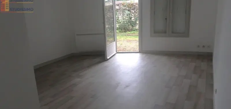 Studio 34m² Scorbé-Clairvaux - 1 pièce, lumineux - Photo 9