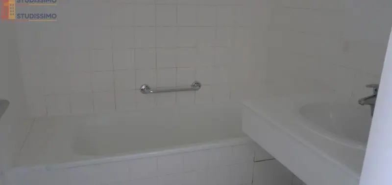 Studio 34m² Scorbé-Clairvaux - 1 pièce, lumineux - Photo 8