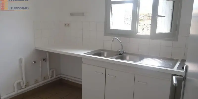Studio 34m² Scorbé-Clairvaux - 1 pièce, lumineux - Photo 3