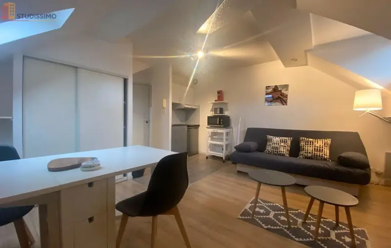 Studio 16m² Poitiers 86000 - Mansardé, meublé - Photo 2