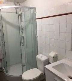 Studio meublé 34m² Lussac-les-Châteaux - Meublé, 2e étage - Photo 2
