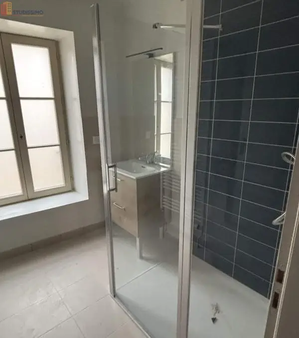 Studio 28m² Saint-Florentin - Aucun caractère mentionné - Photo 2